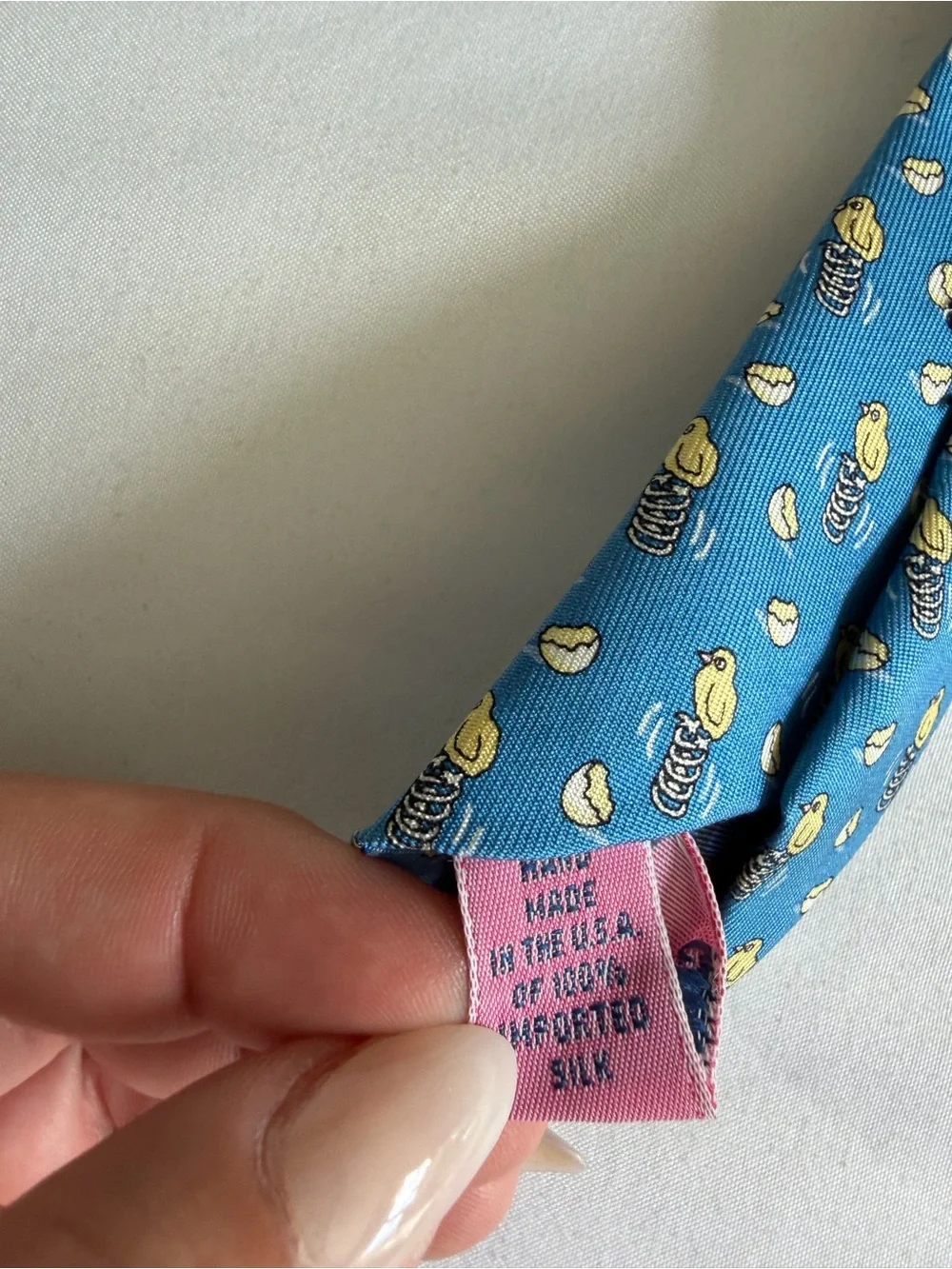 Vineyard Vines 100% Silk Spring Chicken Egg Blue Yellow Pattern Tie